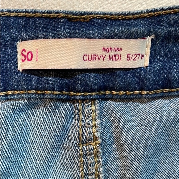 SO Blue Denim Shorts with Distressed Frayed Hem Girls Curvy Midi 5/27 w EUC - Picture 7 of 12